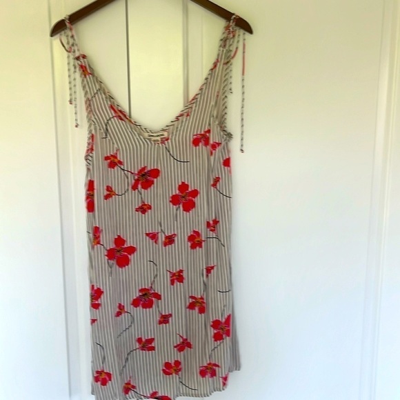 Billabong Dresses & Skirts - Super Cute Billabong Summer dress